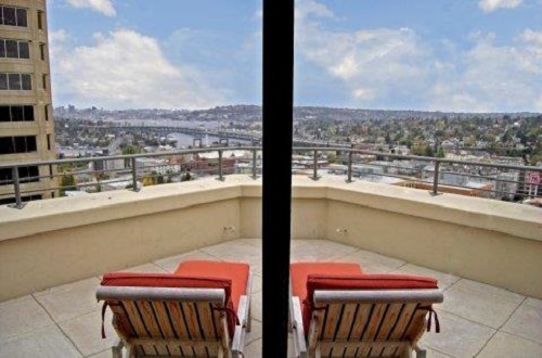 Deca Hotel outside